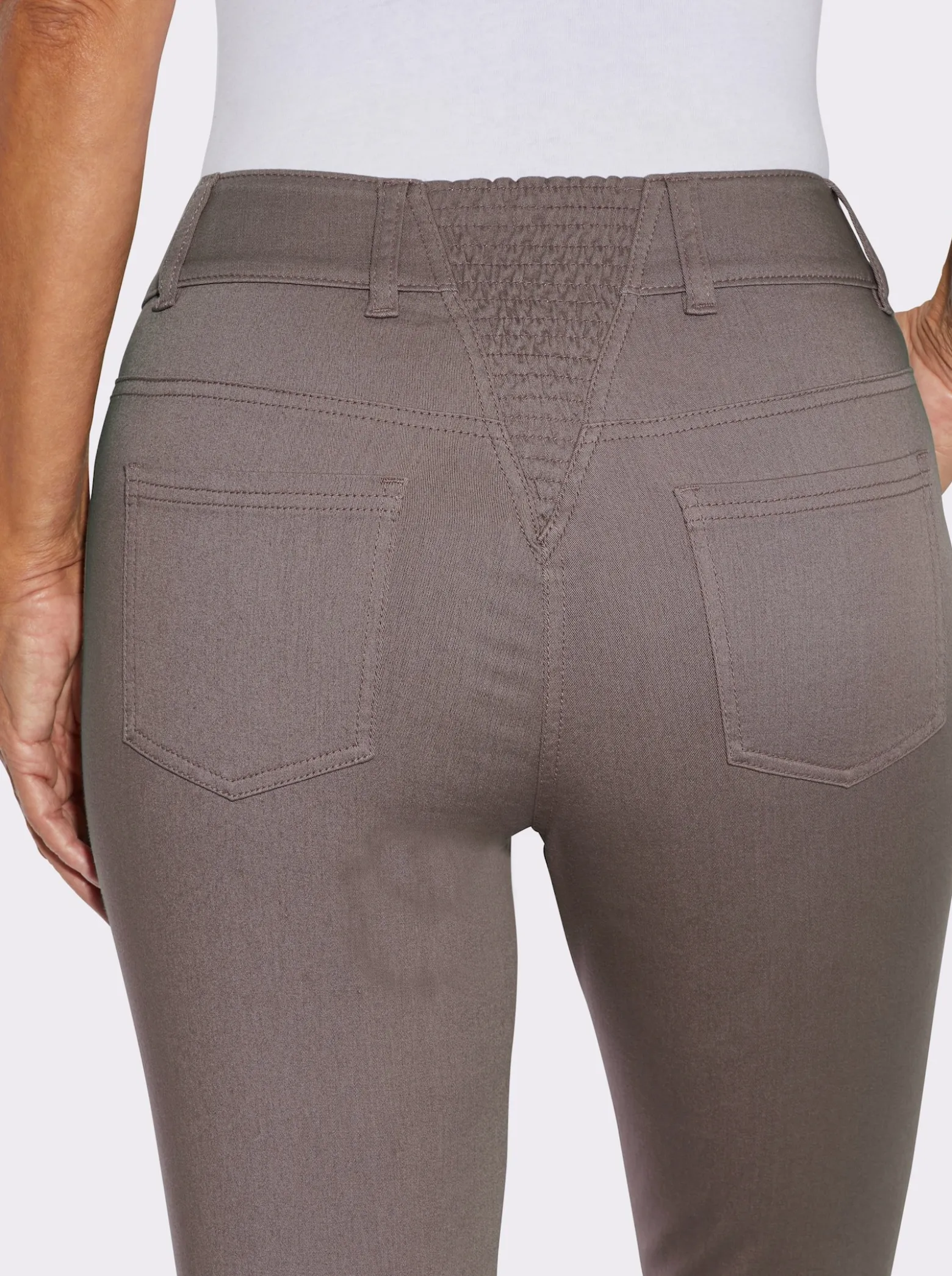 Jeans mit Stretch-Einsatz hinten