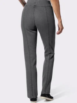 Jeans mit Teilungsnähten hinten