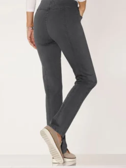 Jeans mit Teilungsnähten hinten