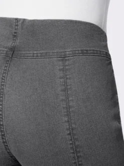 Jeans mit Teilungsnähten hinten