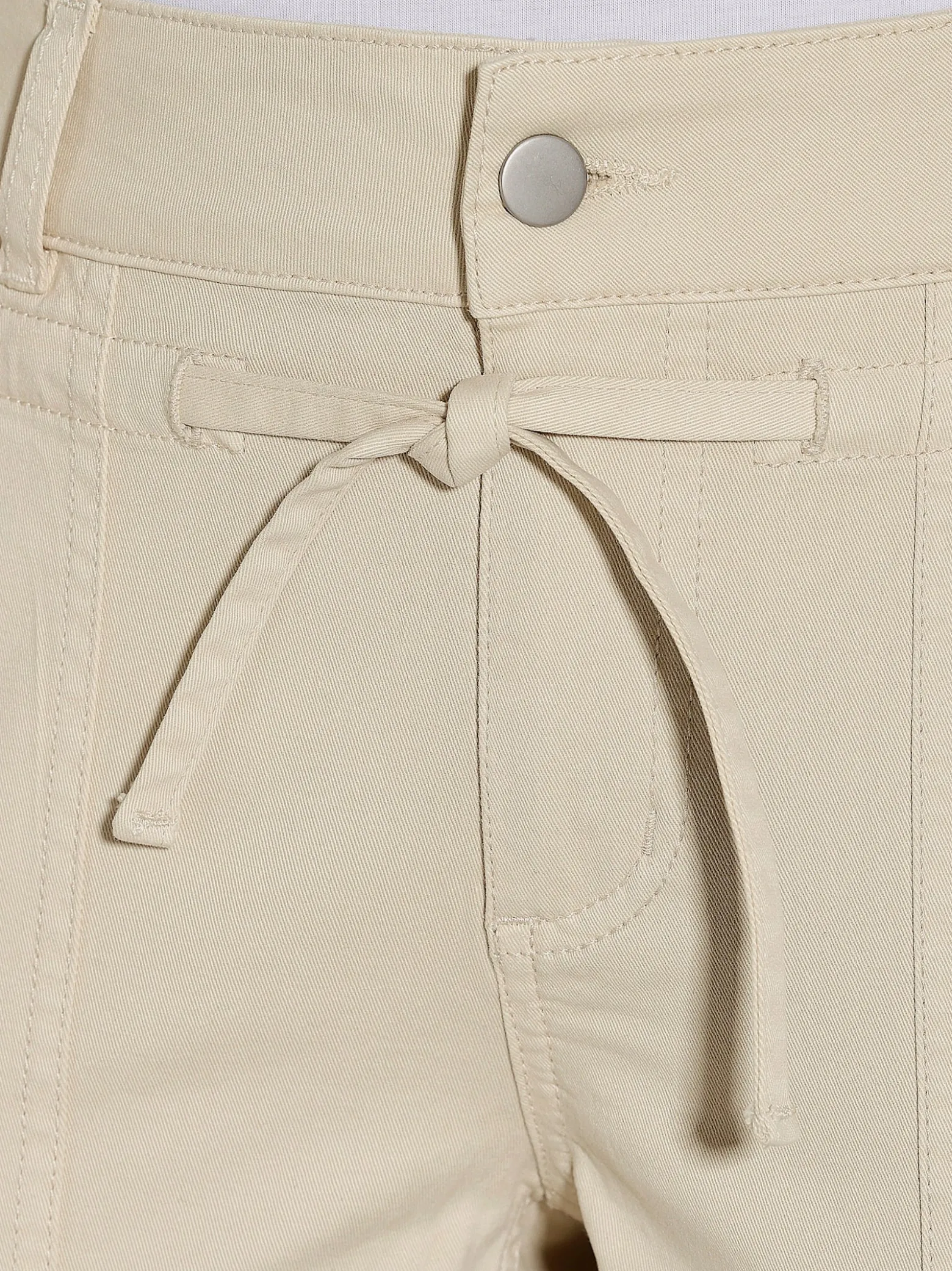 Jeans mit Tunnelzug und Bindeband