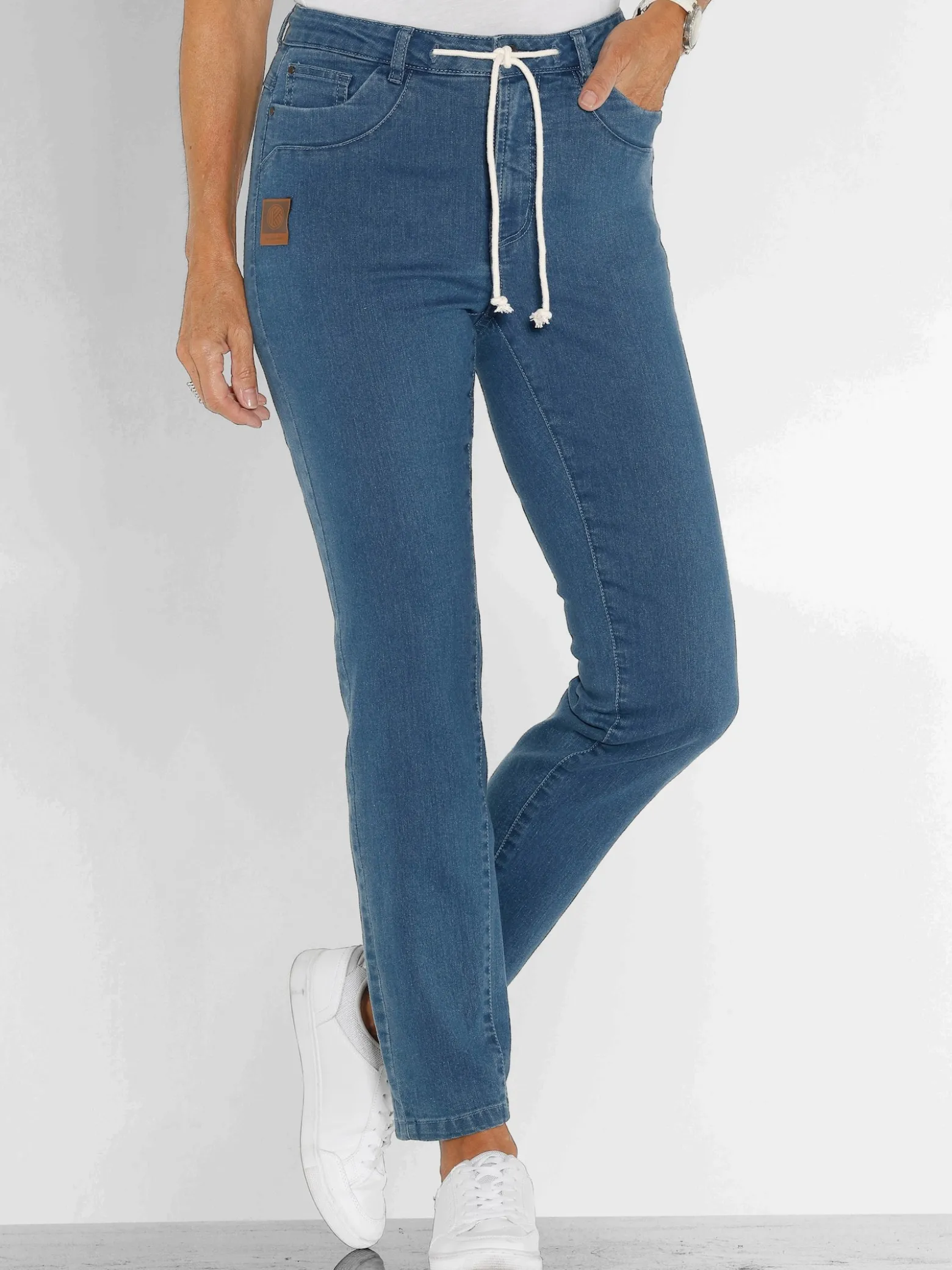 Jeans mit Tunnelzug und Bindeband
