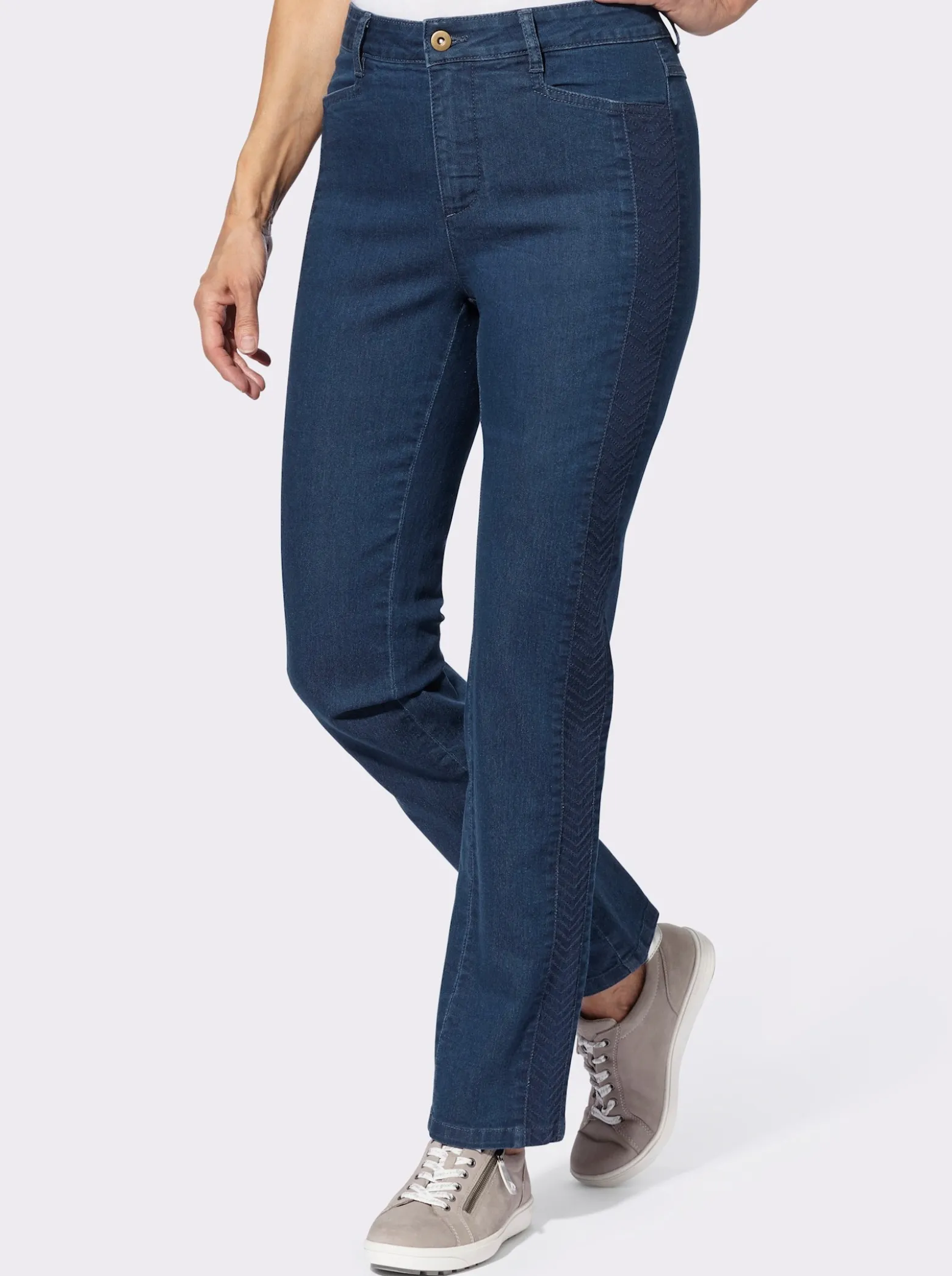 Jeans mit vorverlegter Seitennaht