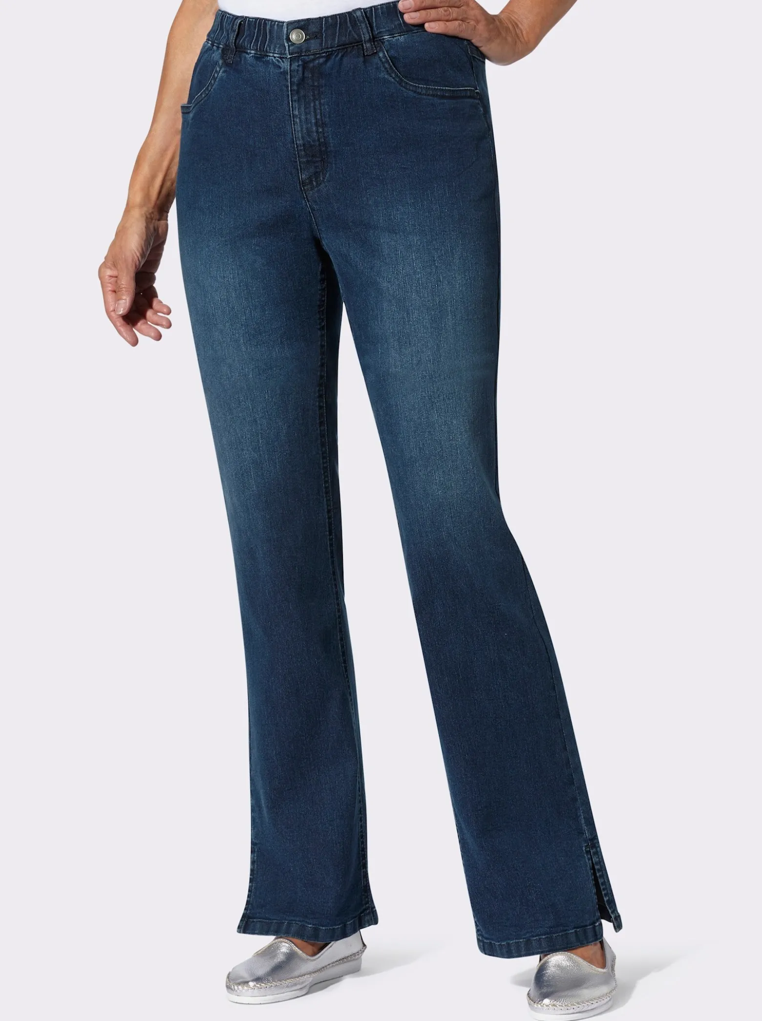 Jeans mit weitem Bein und Schlitz
