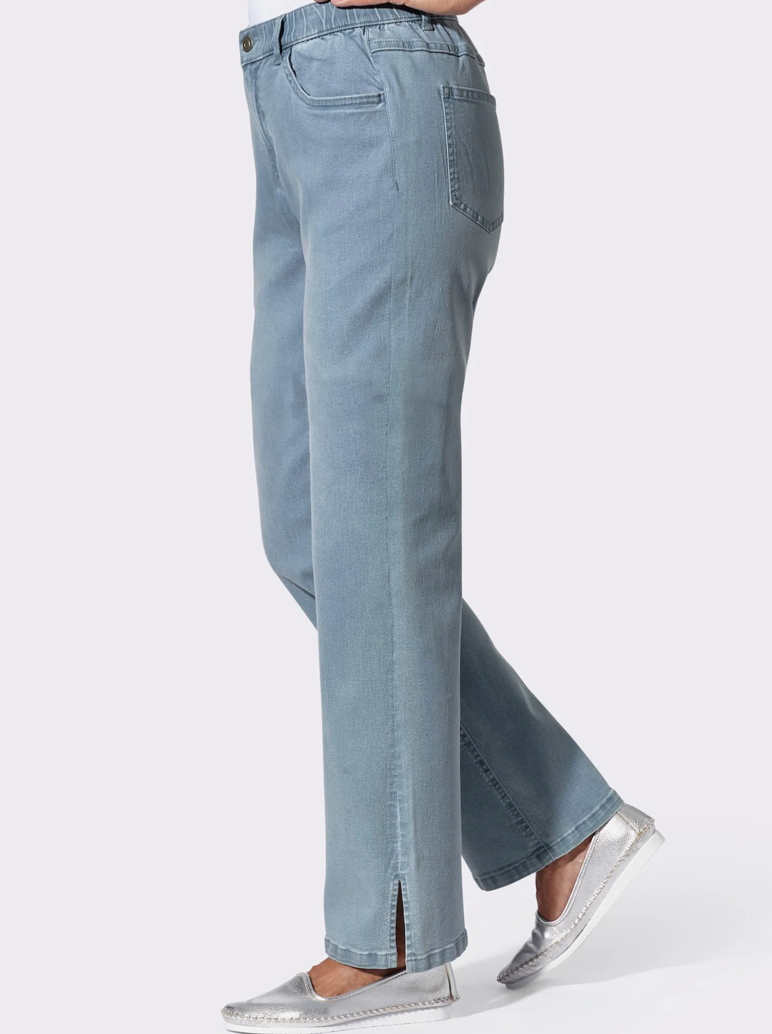 Jeans mit weitem Bein und Schlitz