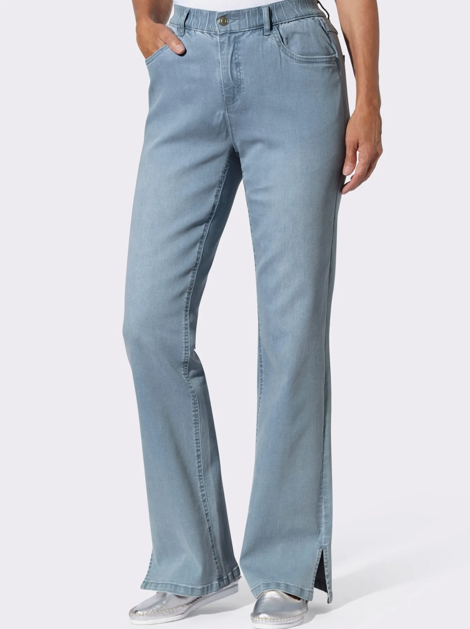Jeans mit weitem Bein und Schlitz