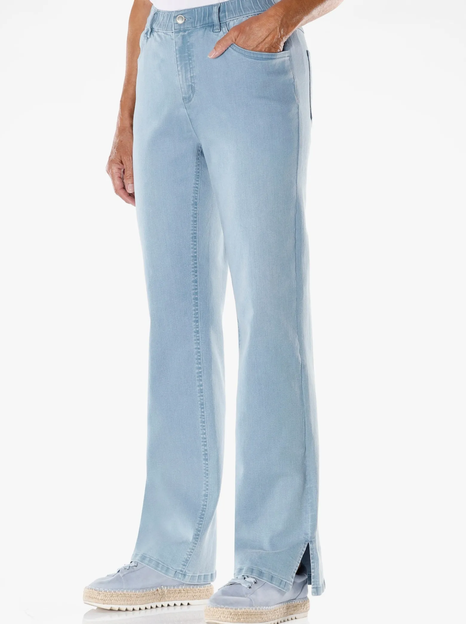 Jeans mit weitem Bein und Schlitz