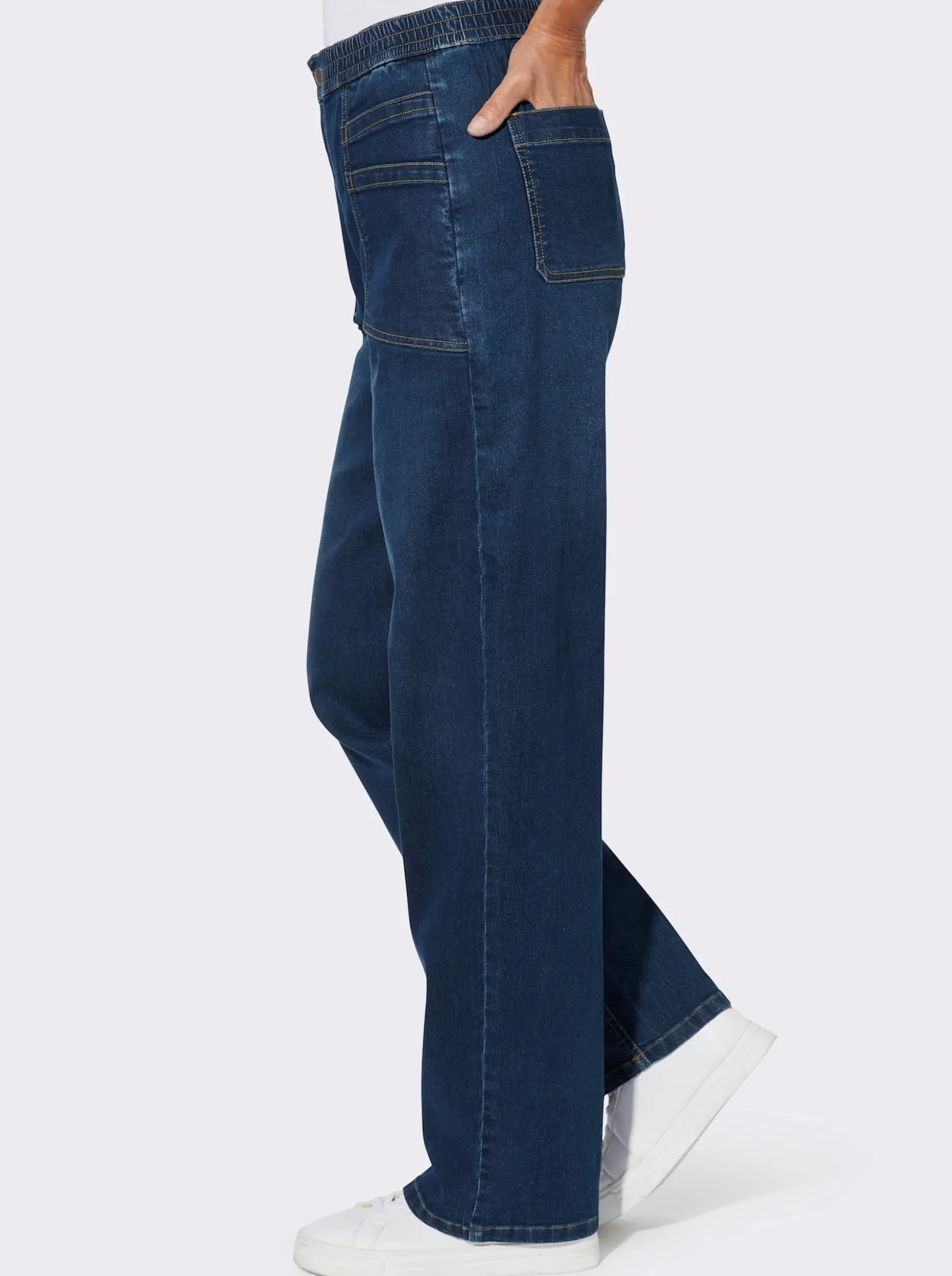 Jeans mit weit geschnittenen Beinen