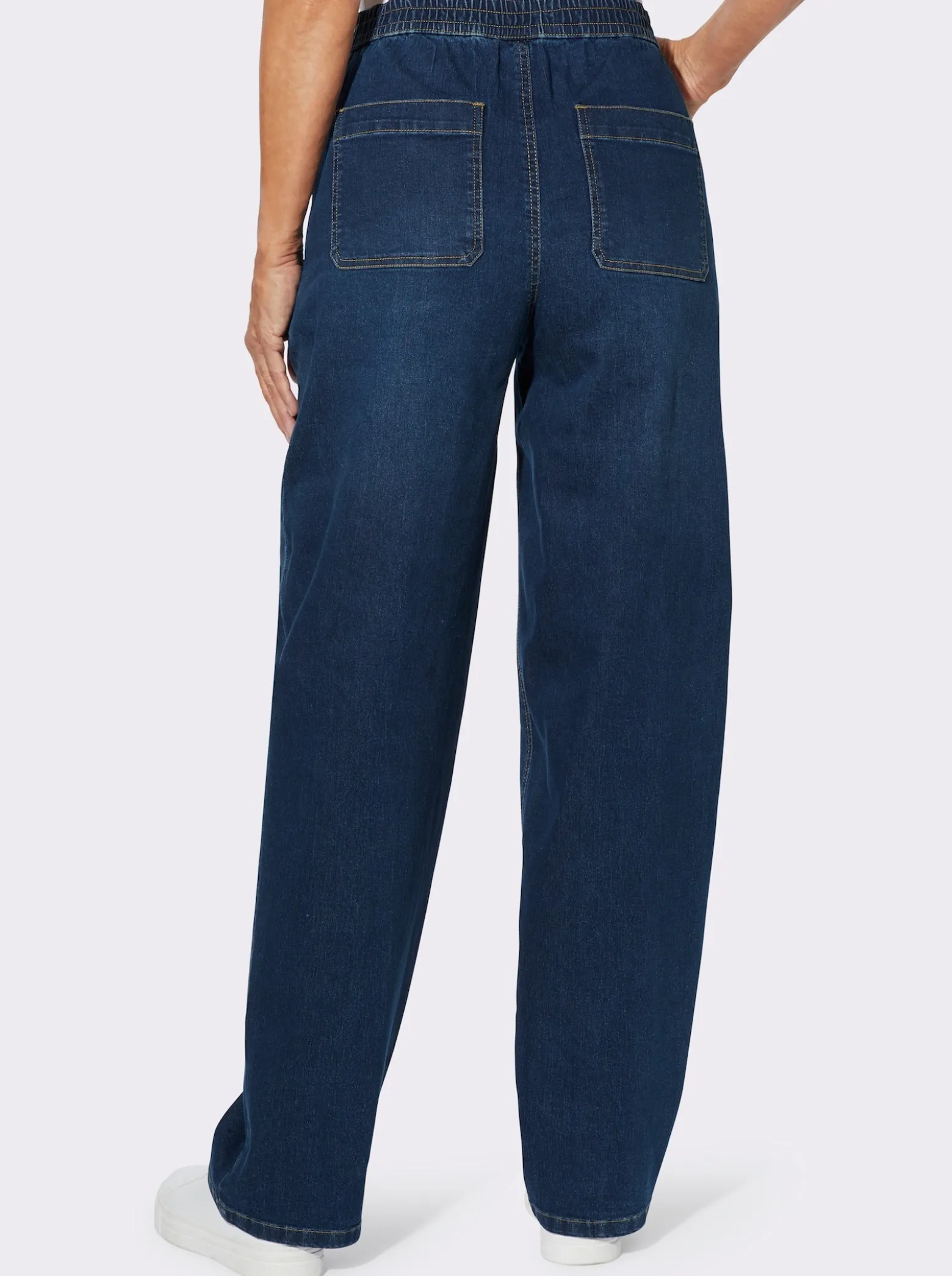 Jeans mit weit geschnittenen Beinen