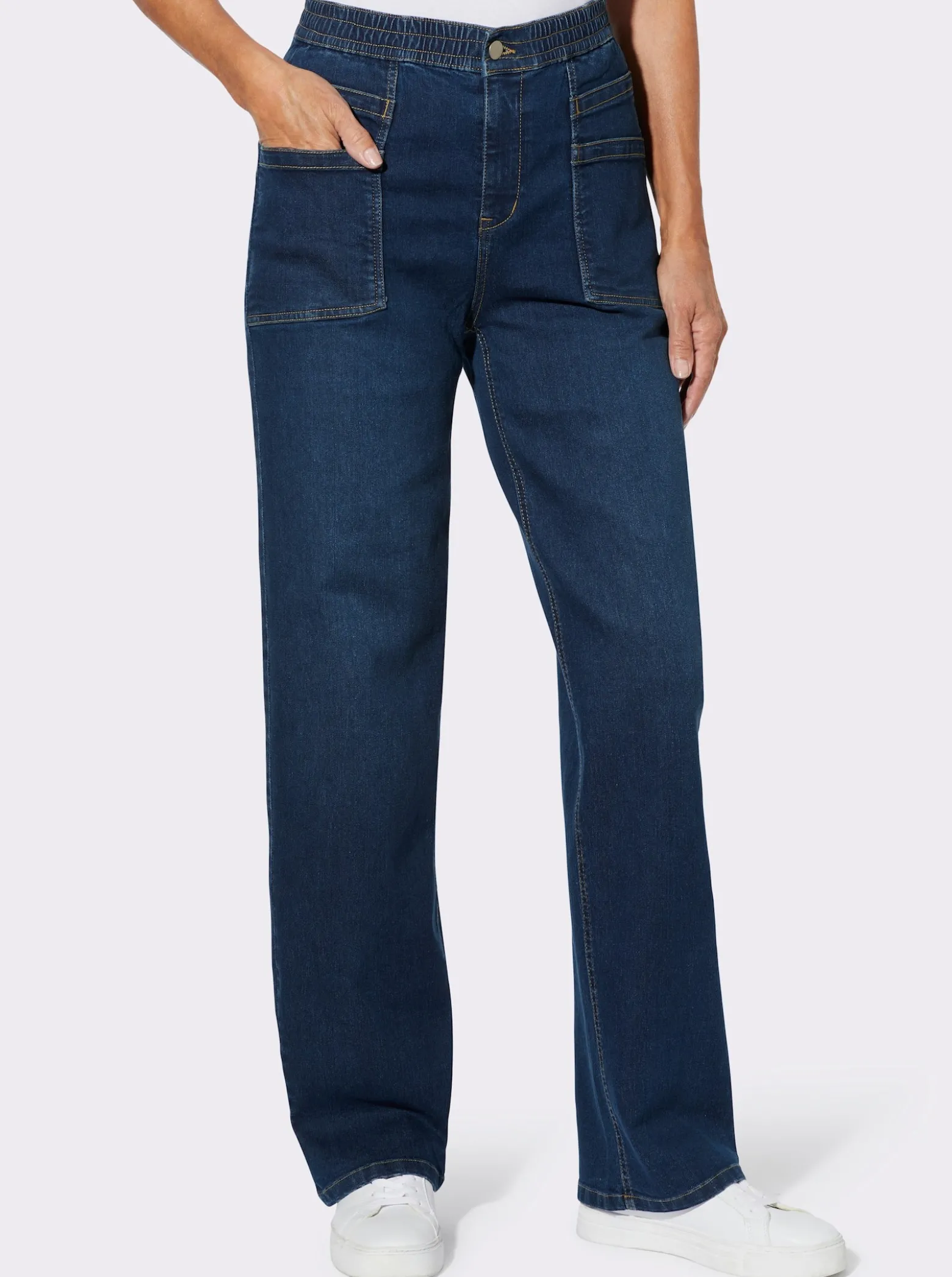 Jeans mit weit geschnittenen Beinen