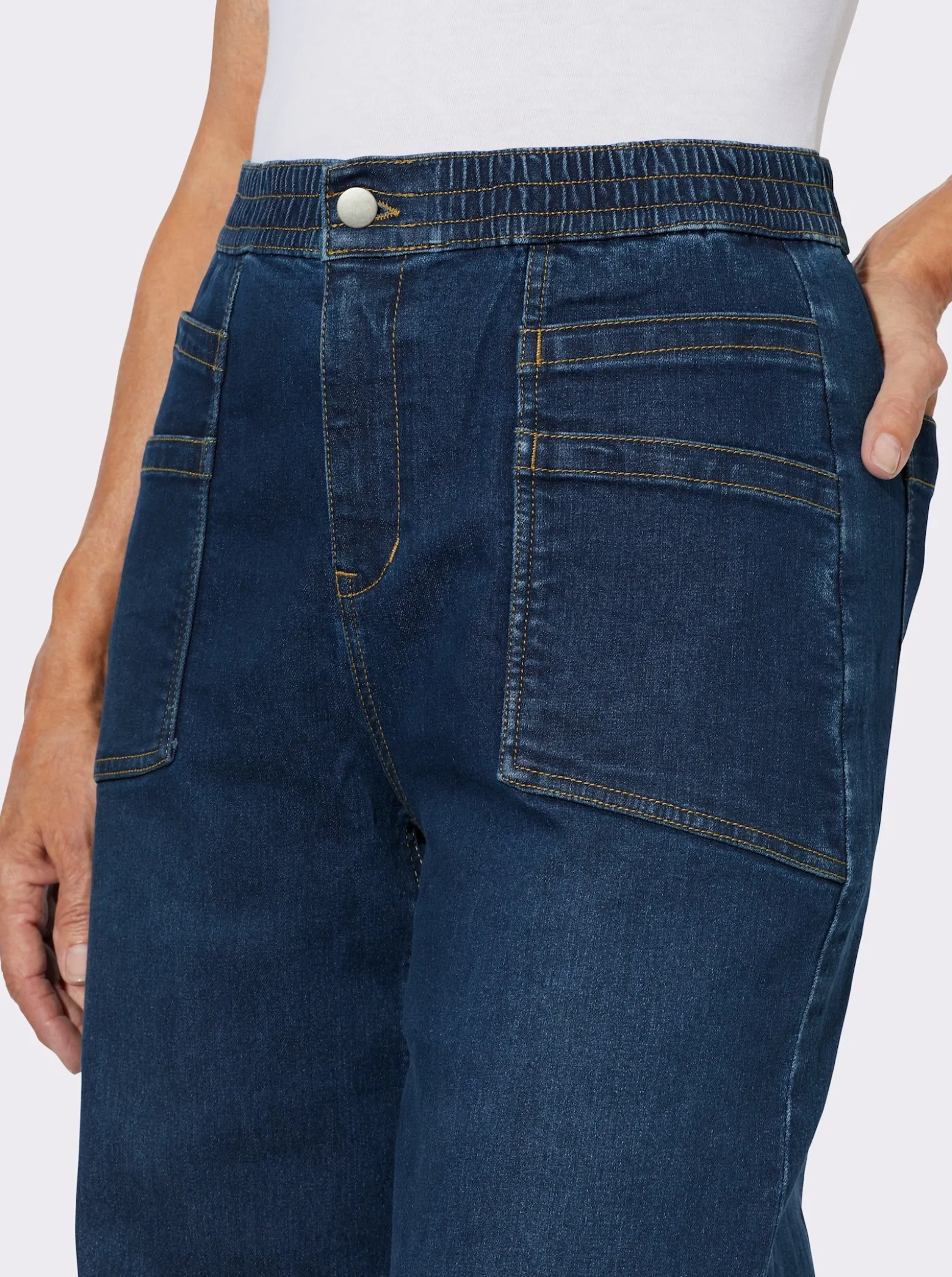 Jeans mit weit geschnittenen Beinen