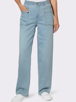 Jeans mit weit geschnittenen Beinen