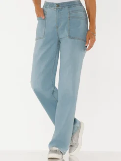 Jeans mit weit geschnittenen Beinen