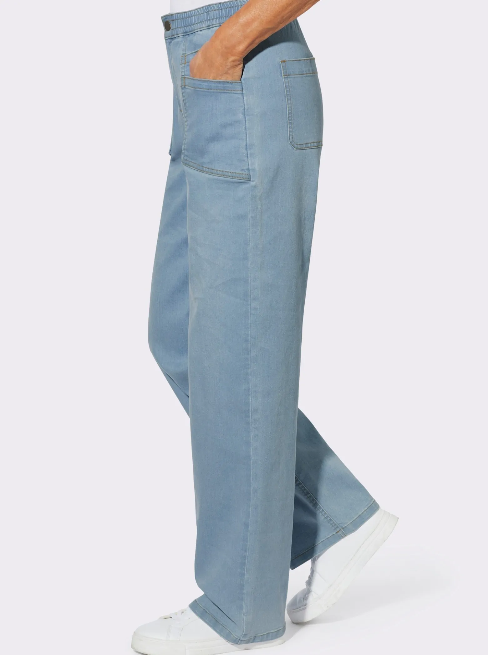 Jeans mit weit geschnittenen Beinen