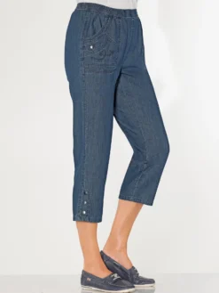 3/4-Jeans mit Zierknöpfen