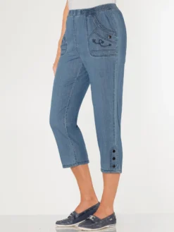 3/4-Jeans mit Zierknöpfen