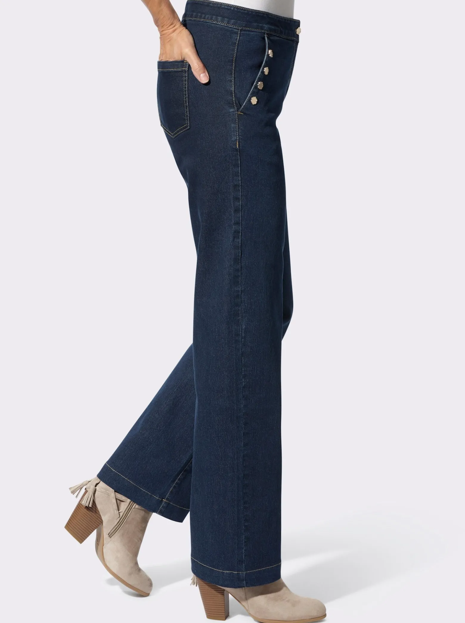 Jeans mit Zierknöpfen