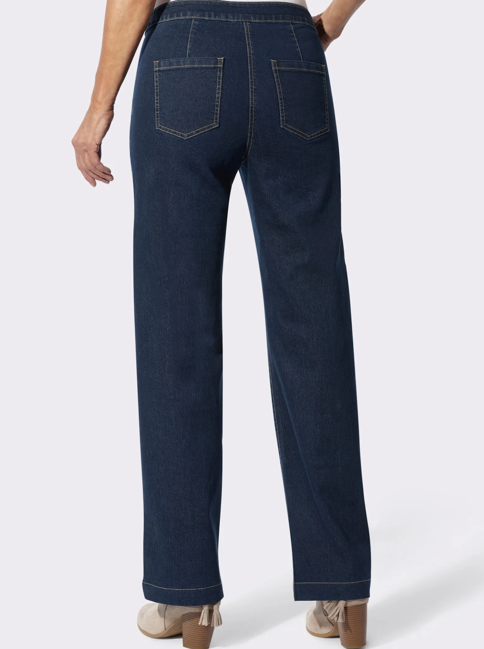 Jeans mit Zierknöpfen