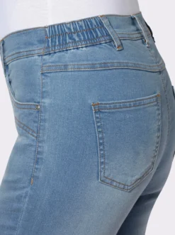 Jeans mit Ziernaht an den Taschen