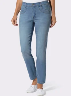 Jeans mit Ziernaht an den Taschen