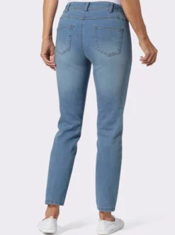 Jeans mit Ziernaht an den Taschen