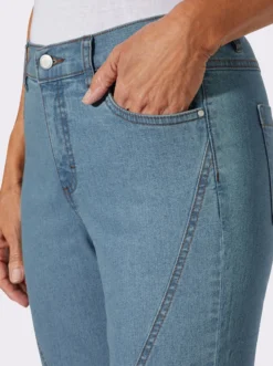 Jeans mit Ziernähten vorne