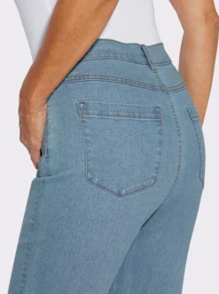 Jeans mit Ziernähten vorne