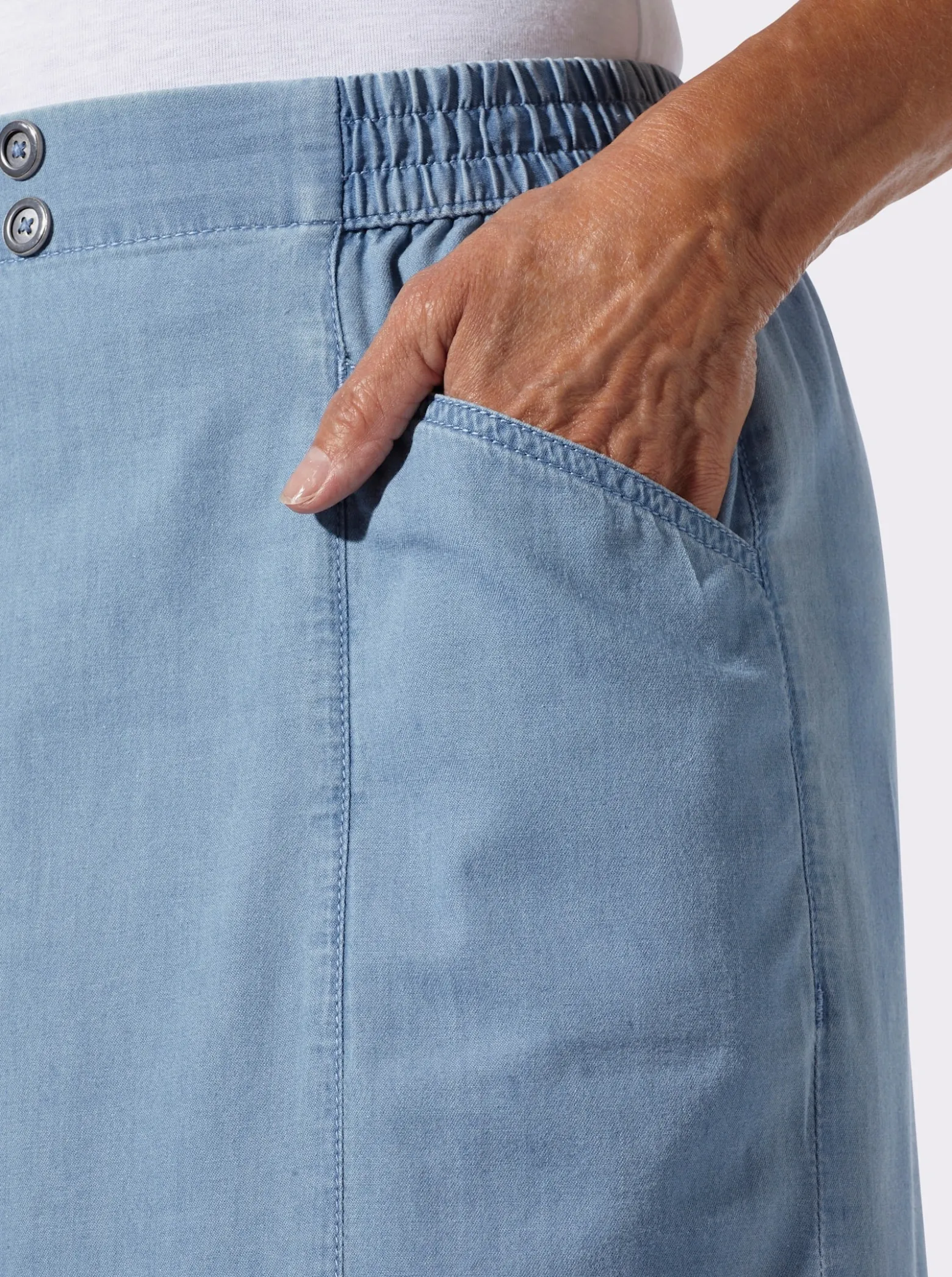 Jeansrock mit dekorativen Knöpfen