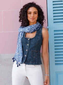 Jeansweste in taillierter Form
