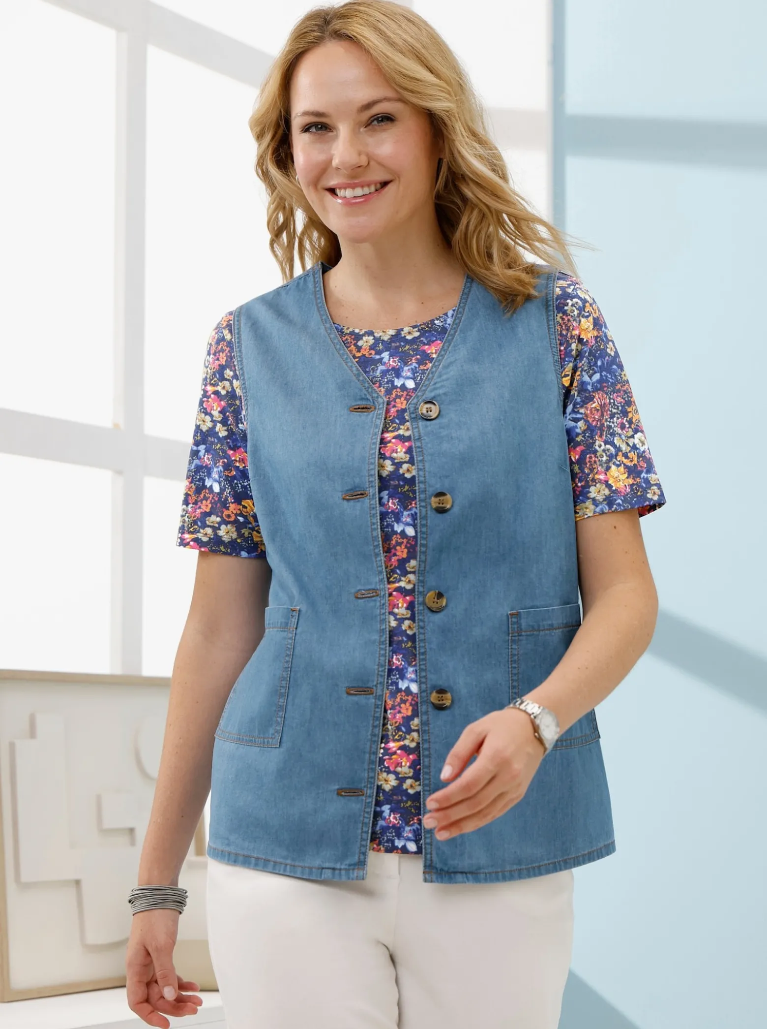 Jeansweste mit Knöpfen in Horn-Optik