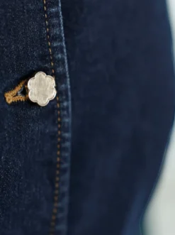 Jeansweste mit Schmuckknöpfen