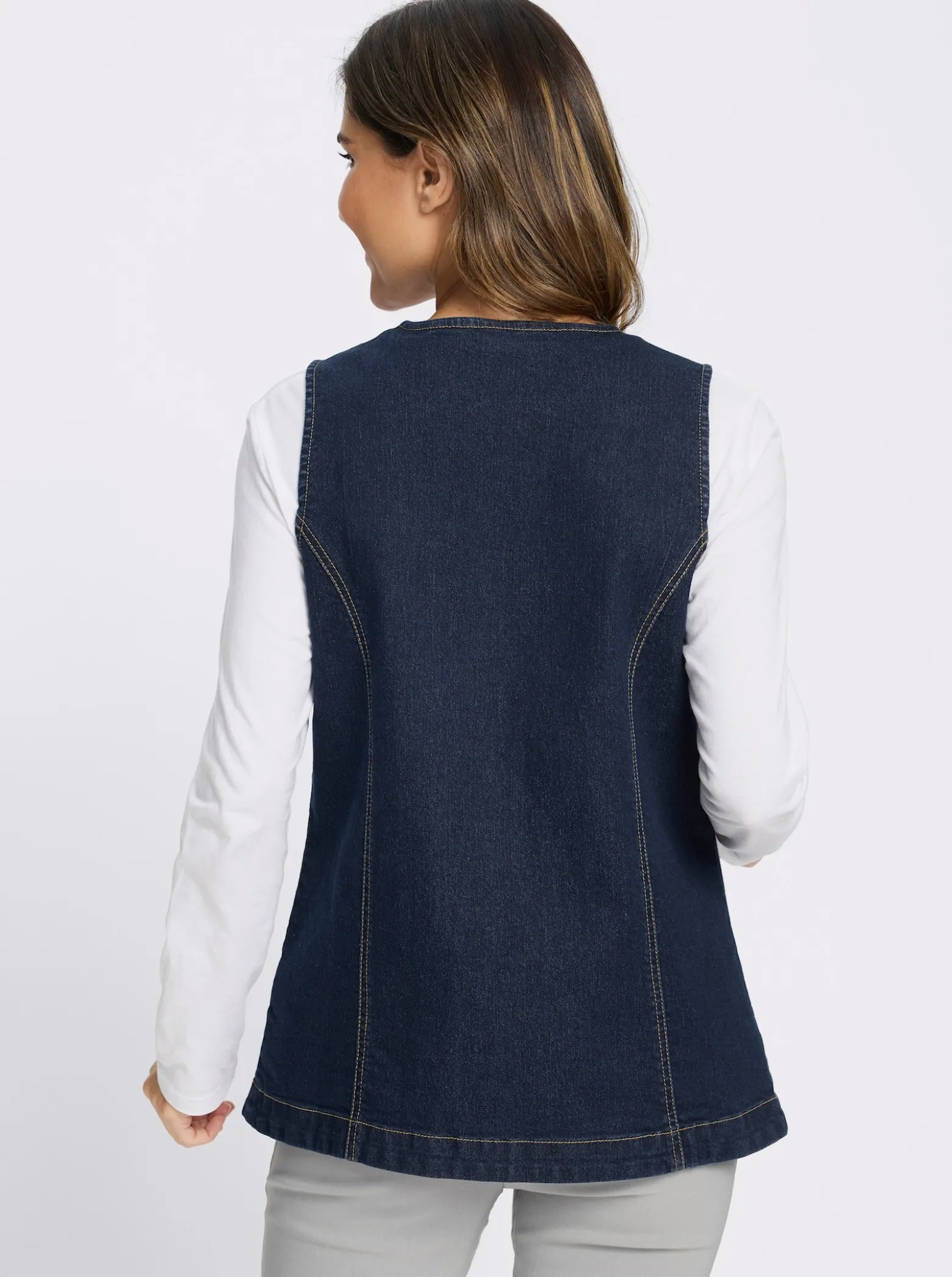 Jeansweste mit Schmuckknöpfen