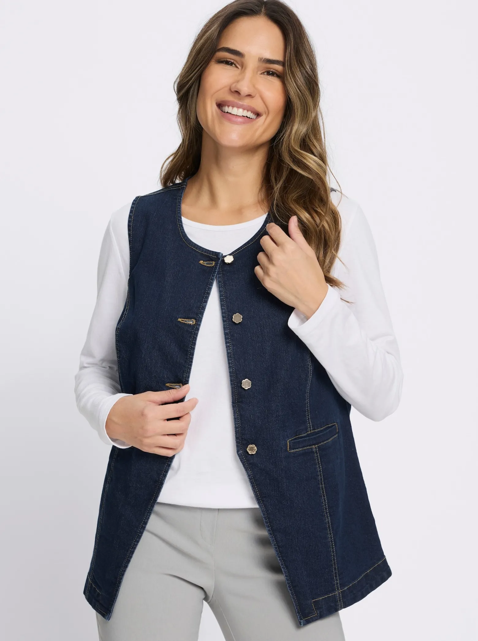 Jeansweste mit Schmuckknöpfen
