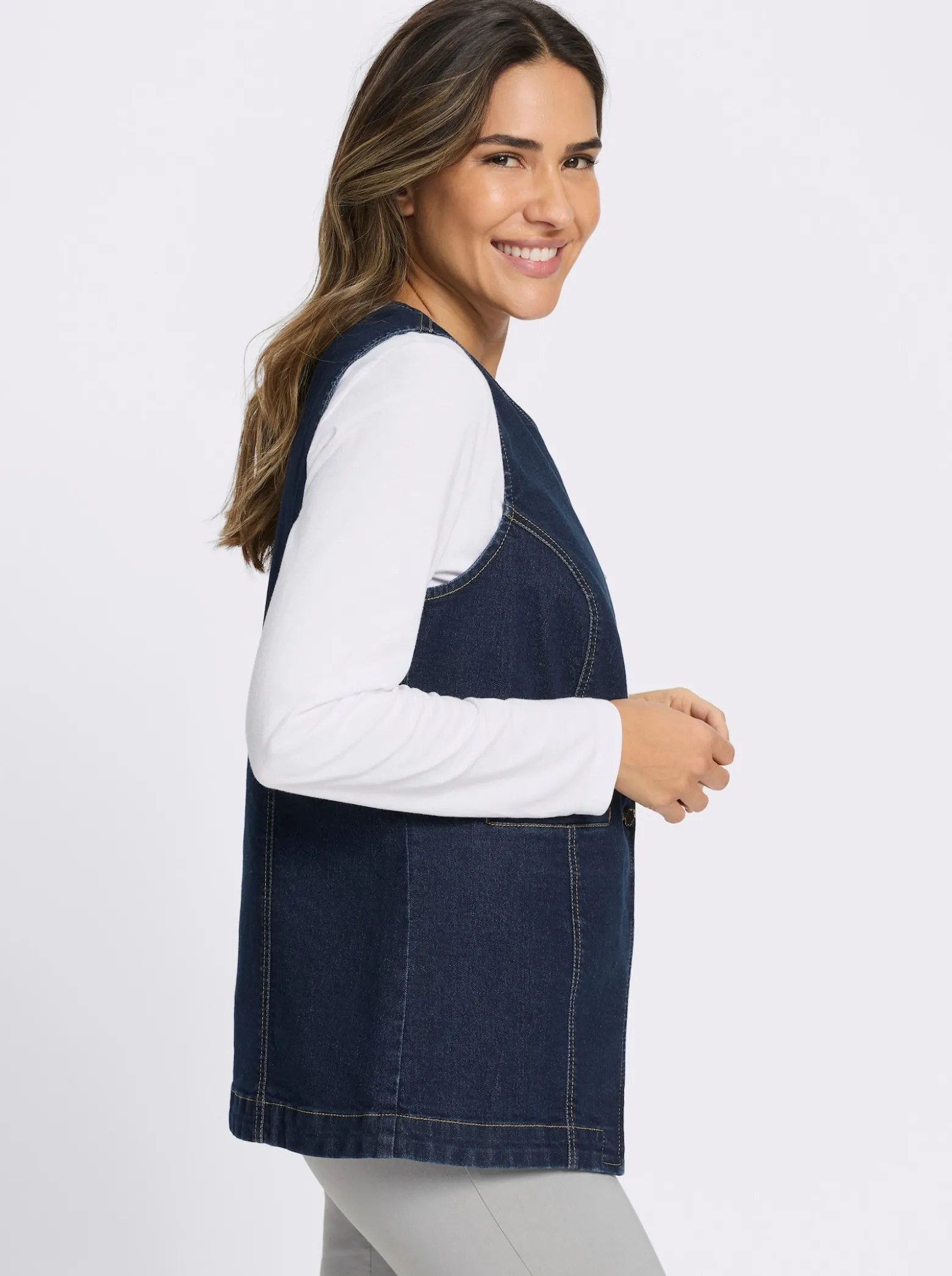 Jeansweste mit Schmuckknöpfen