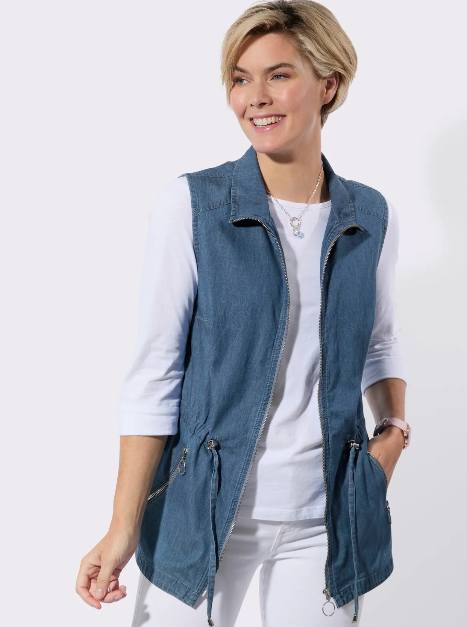Jeansweste mit schräger Schulterpasse
