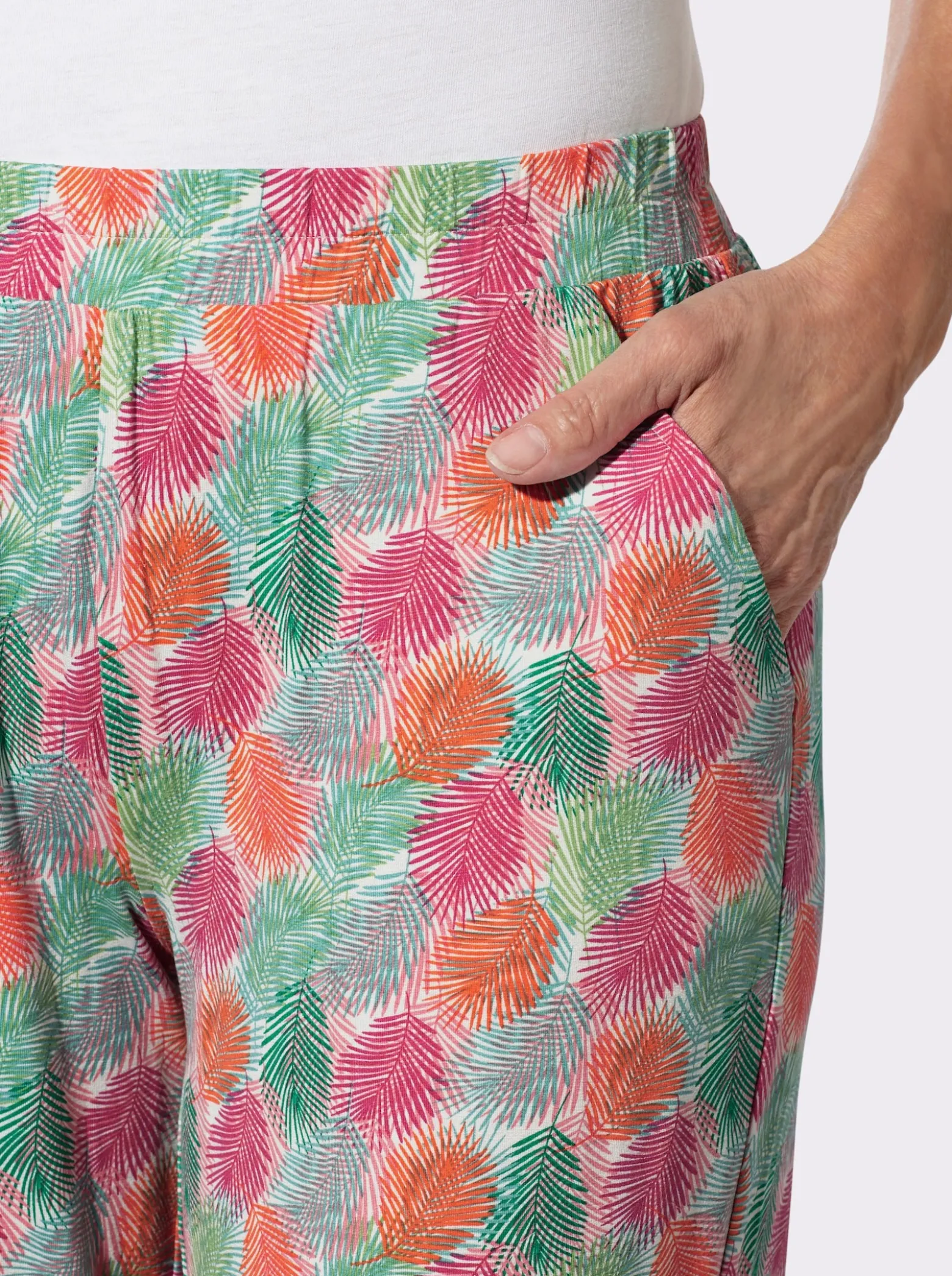 Jerseyhose mit Blätter-Druck