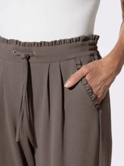 Jerseyhose mit Rüschen am Dehnbund