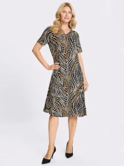 Jerseykleid im Punkte-Dessin