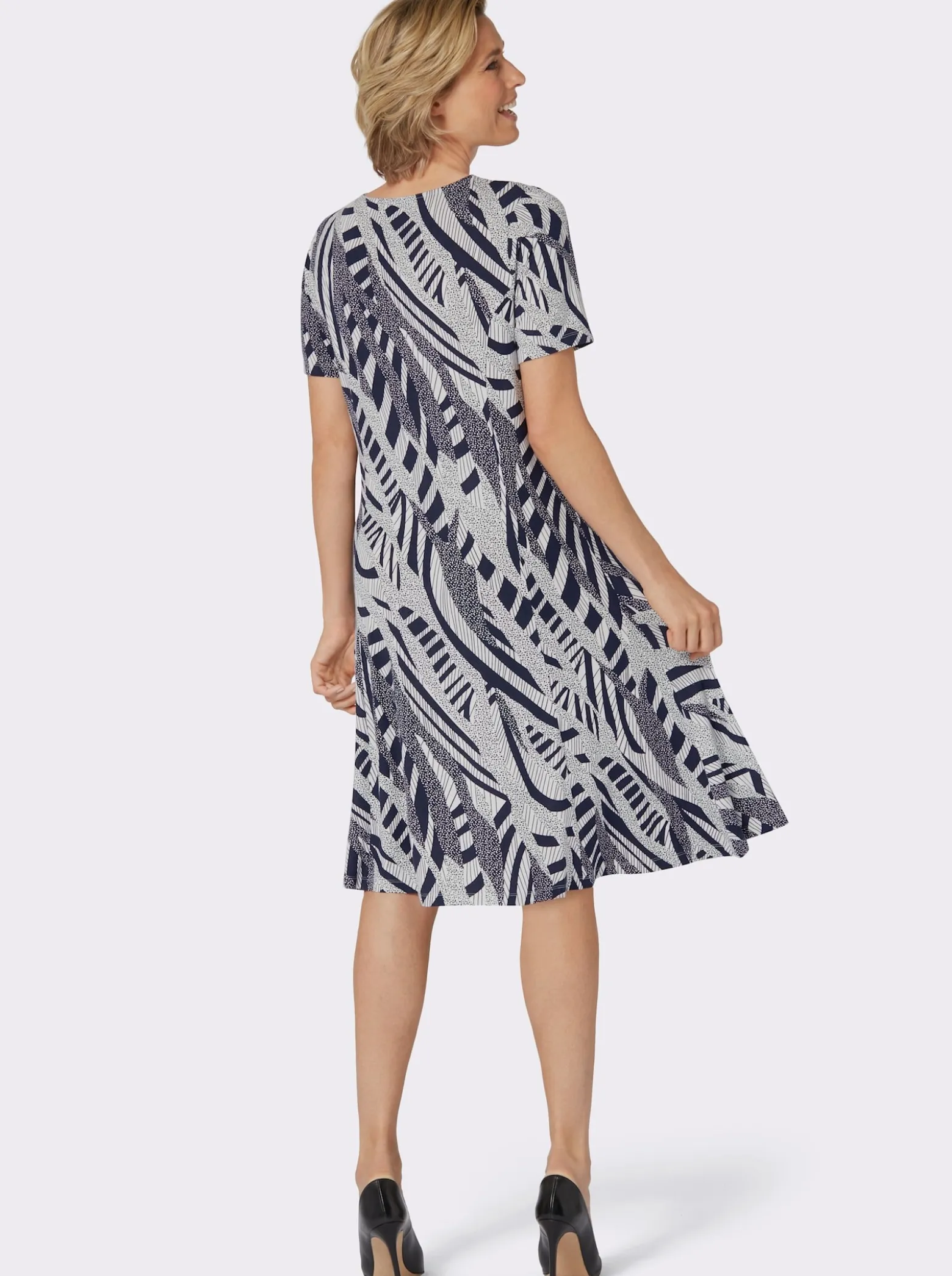 Jerseykleid in Bahnenform