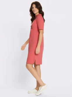 Jerseykleid mit abgerundeten Seitenschlitzen