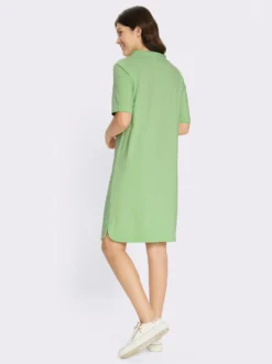 Jerseykleid mit abgerundeten Seitenschlitzen