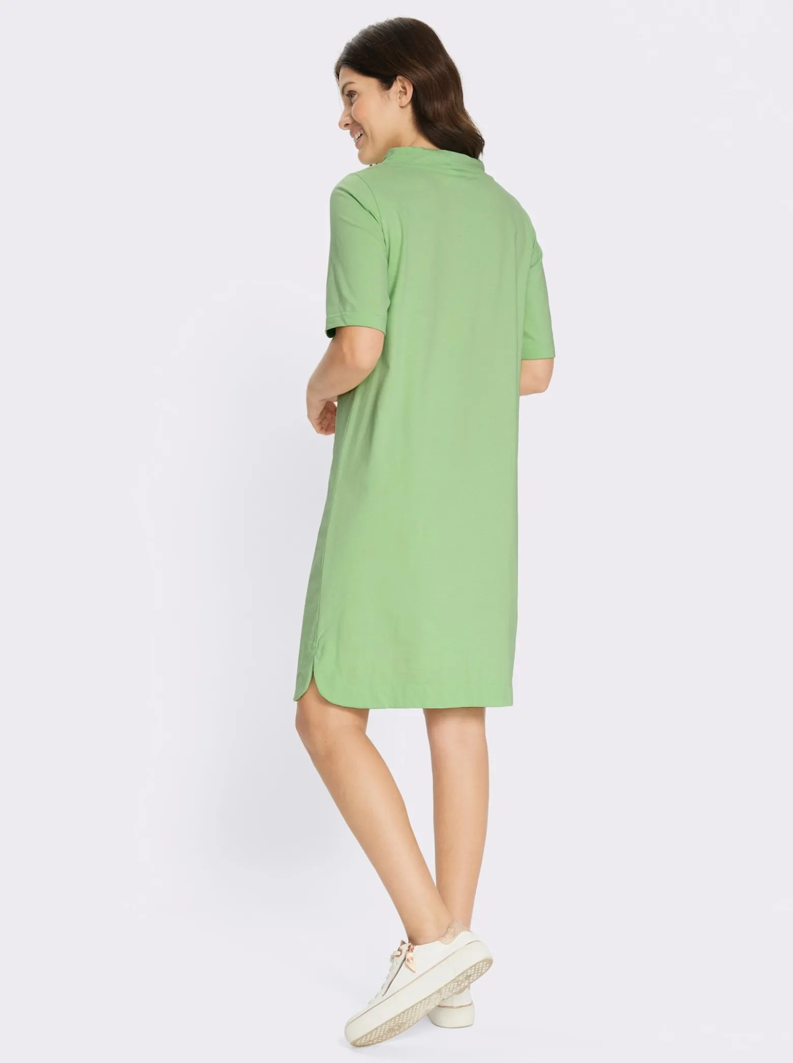 Jerseykleid mit abgerundeten Seitenschlitzen
