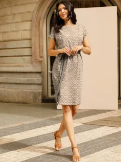 Jerseykleid mit abnehmbarem Bindegürtel