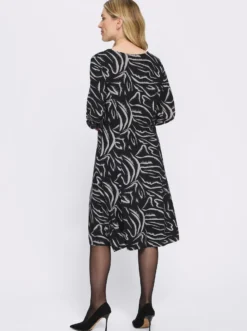 Jerseykleid mit ausgestelltem Rockteil