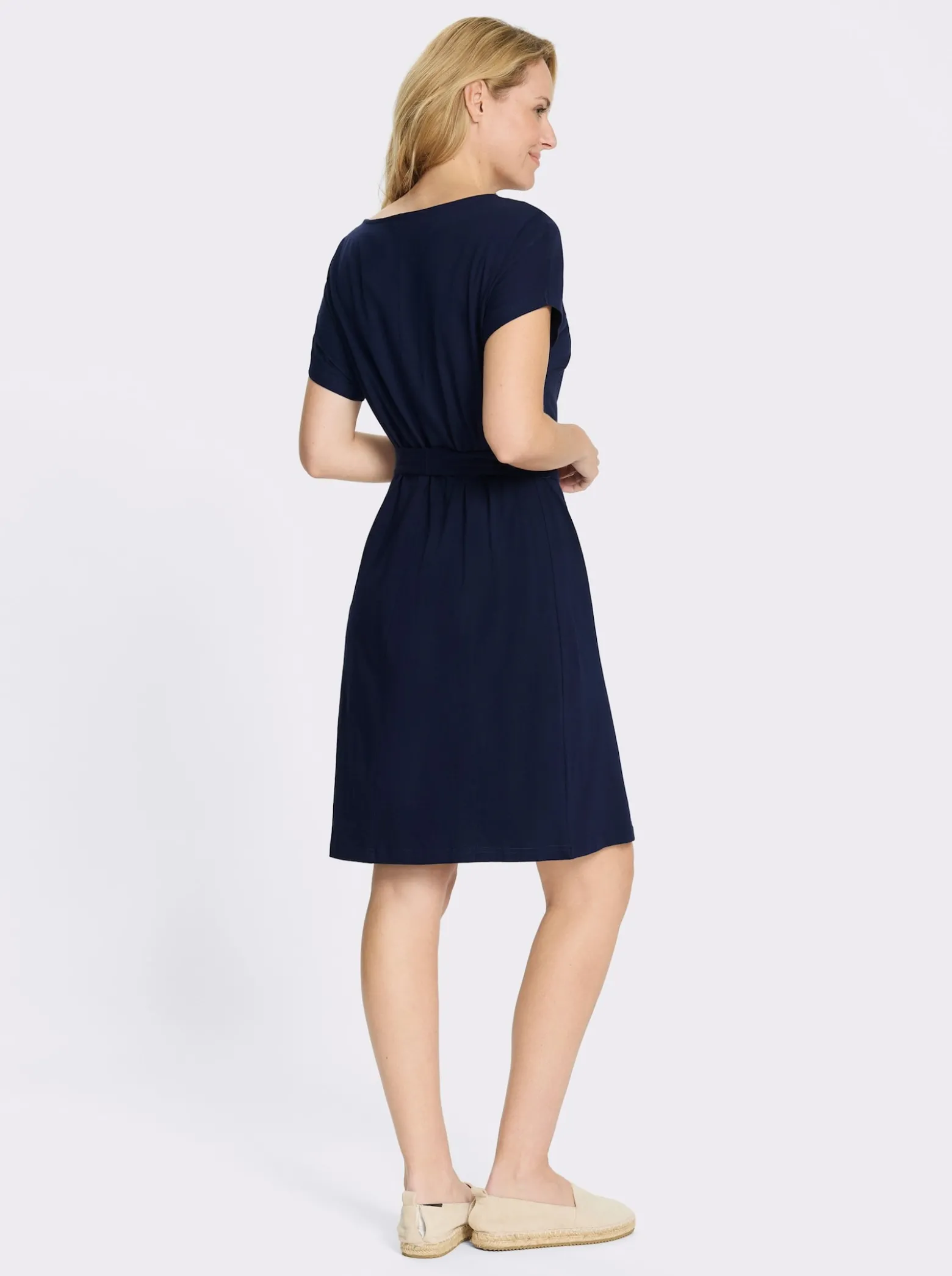 Jerseykleid mit Bindegürtel
