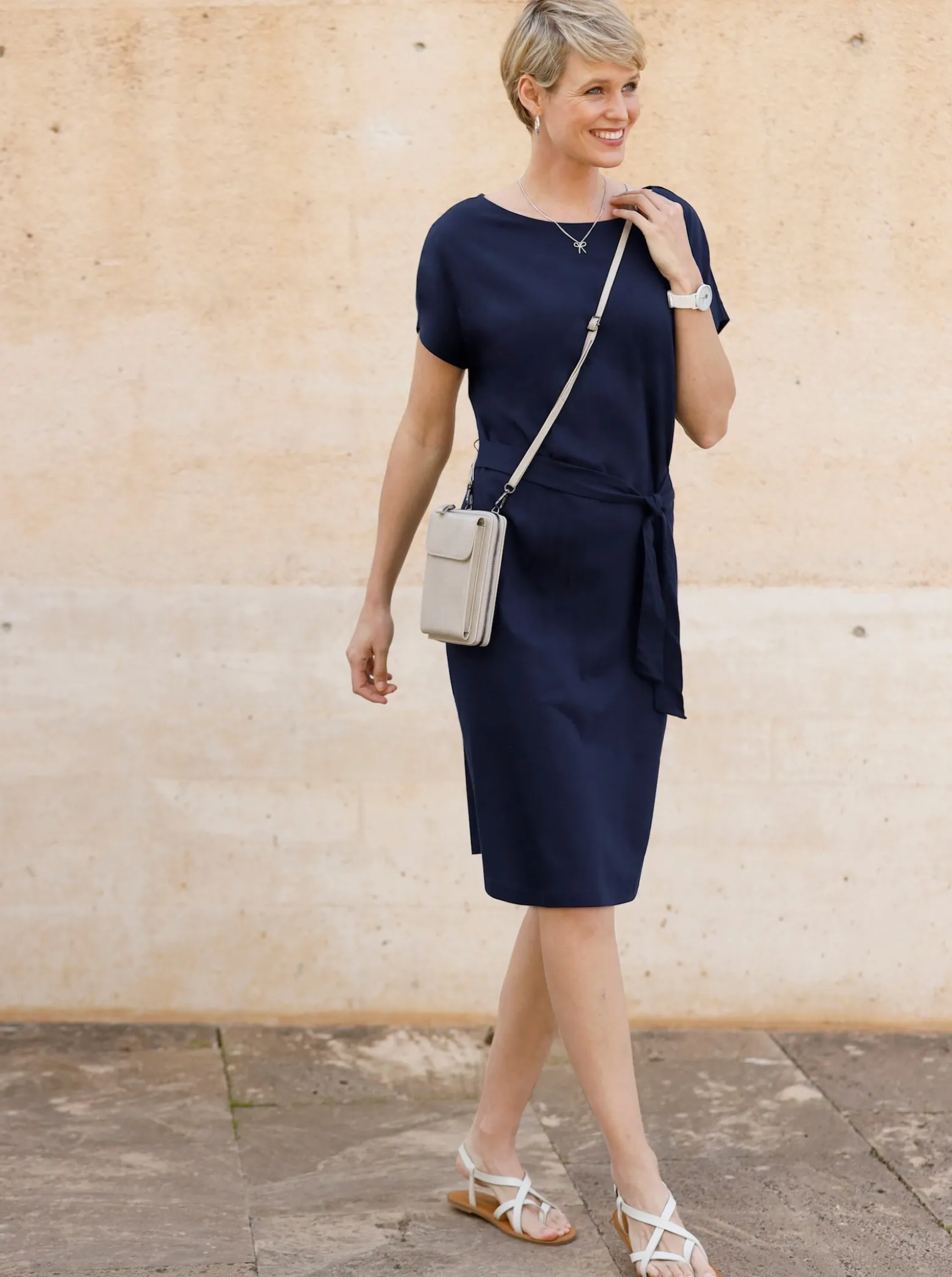 Jerseykleid mit Bindegürtel