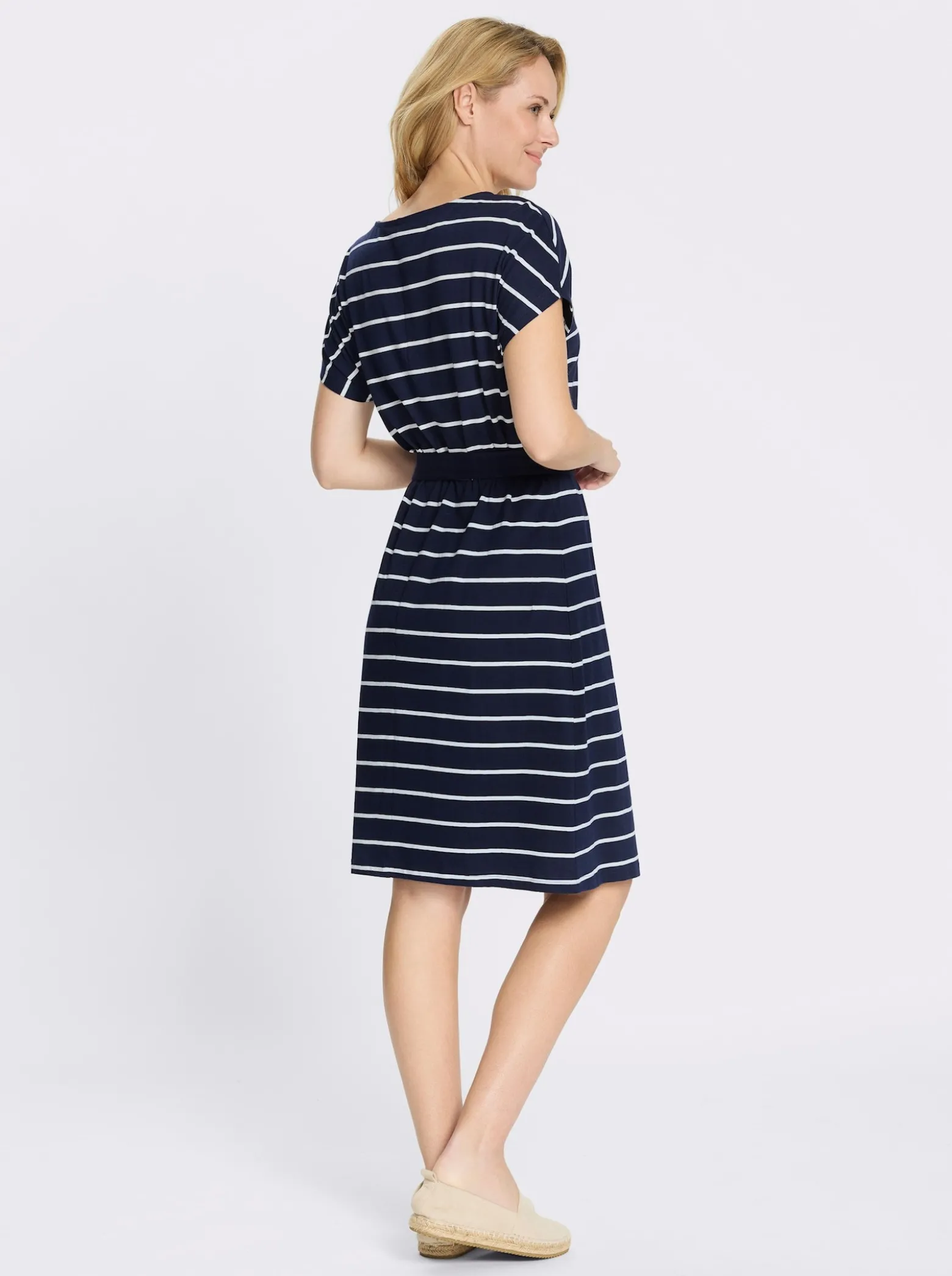Jerseykleid mit Bindegürtel