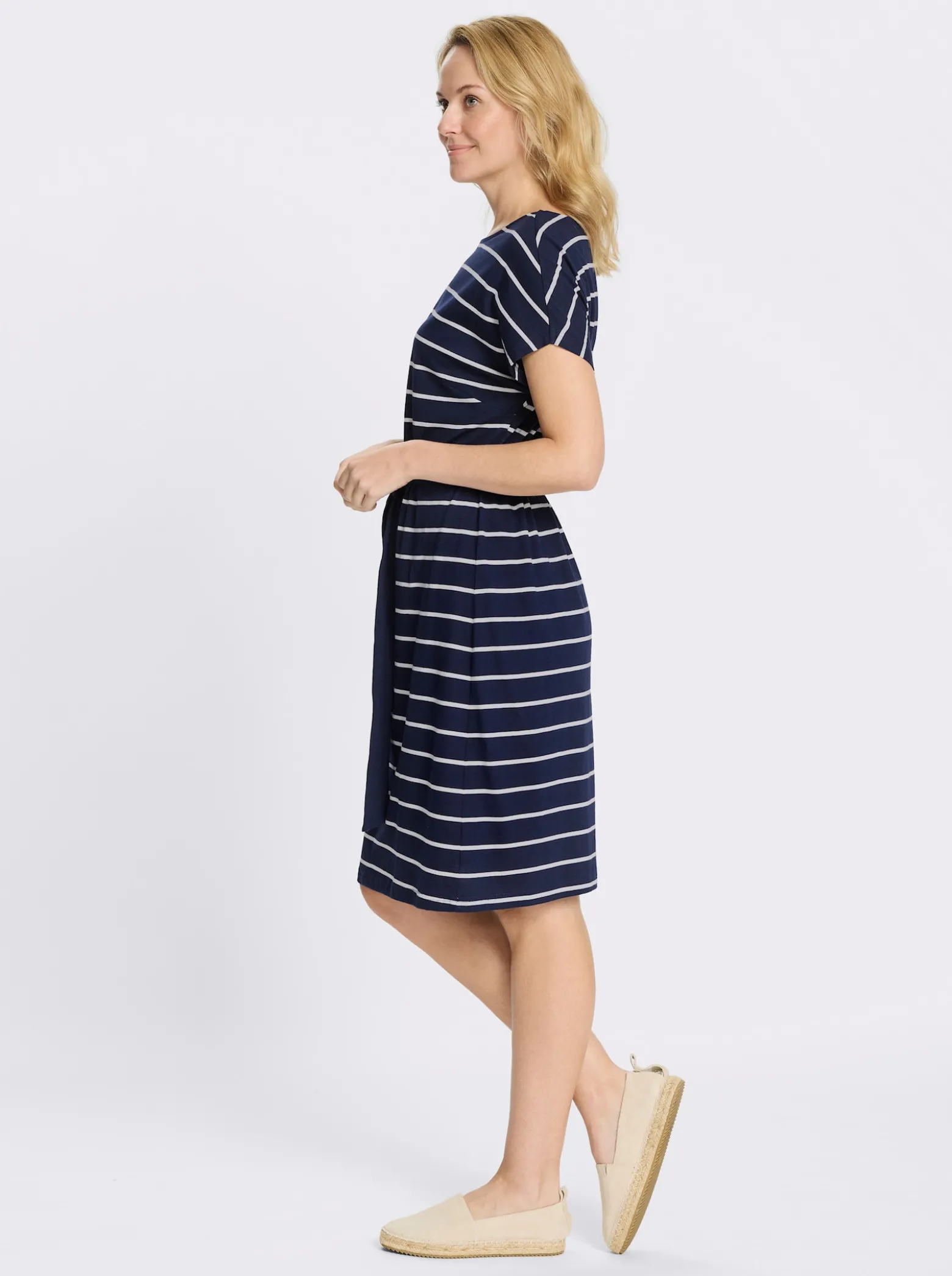 Jerseykleid mit Bindegürtel