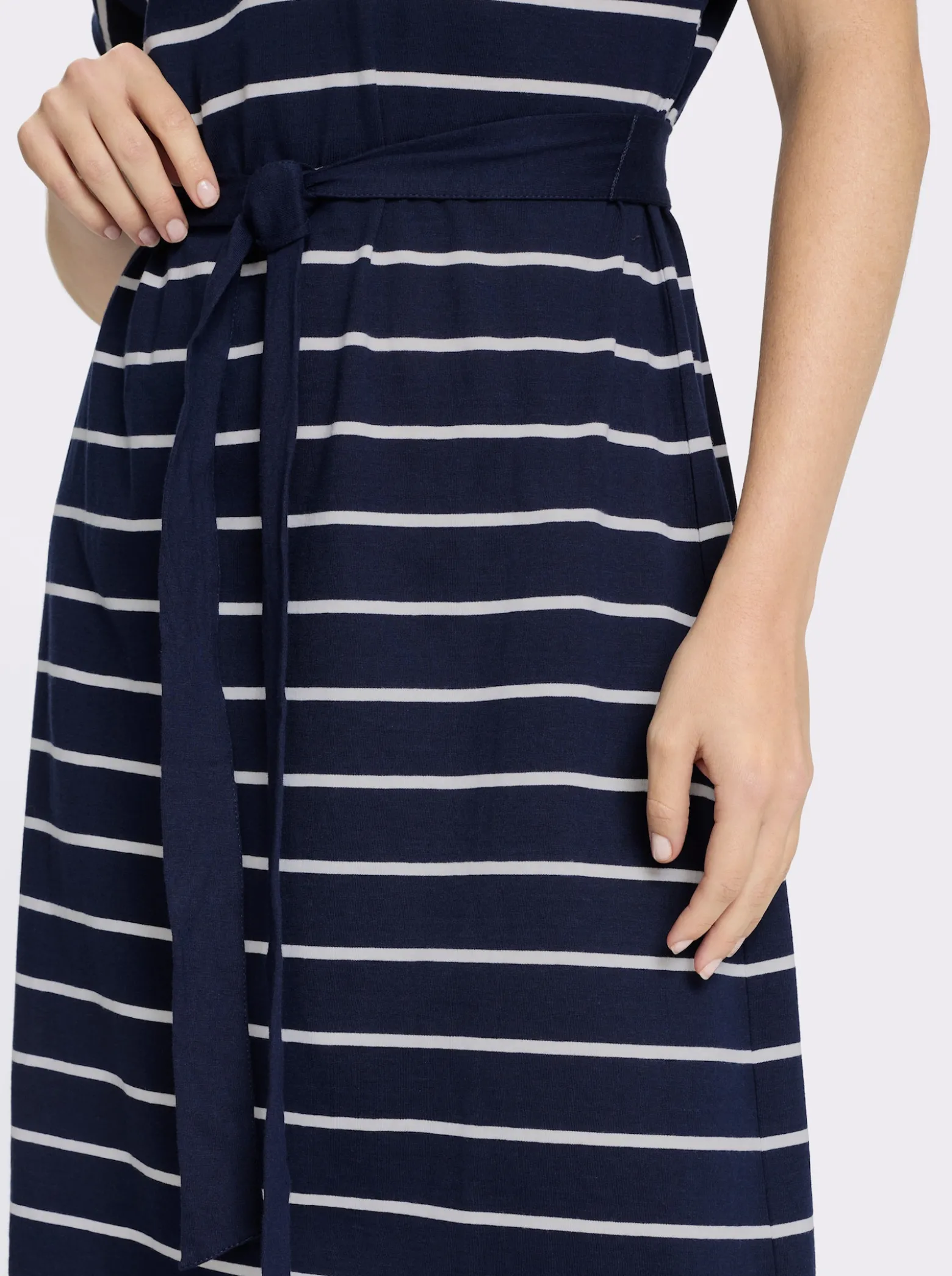 Jerseykleid mit Bindegürtel