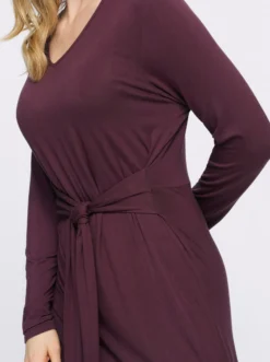 Jerseykleid mit fixiertem Bindegürtel